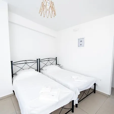 Ennea Suites- Dark Flambouras